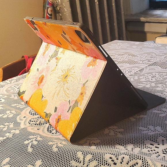iPad Pro 4th Generation Case w/ Unique Flower Designs, Unbranded - Picture 9 of 11